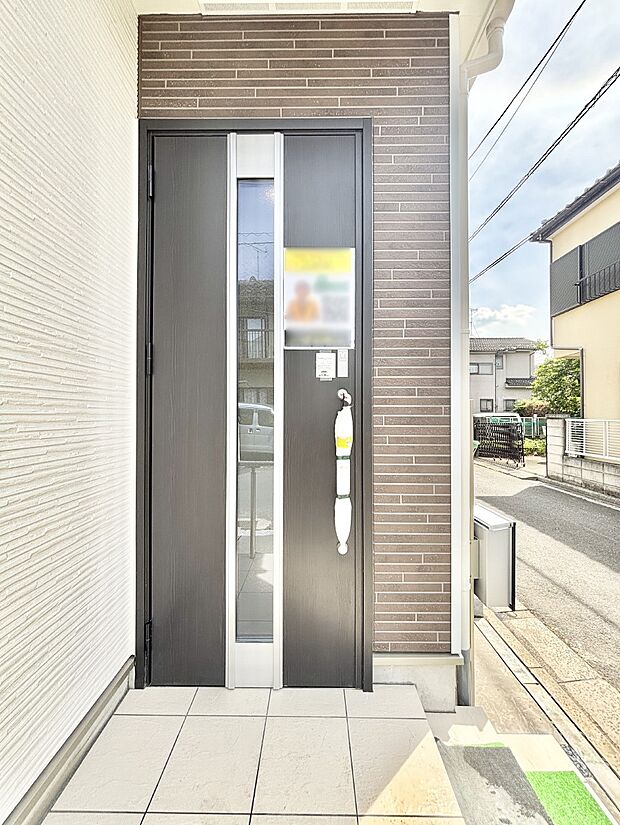 住まいの顔を演出する、玄関ドア。 