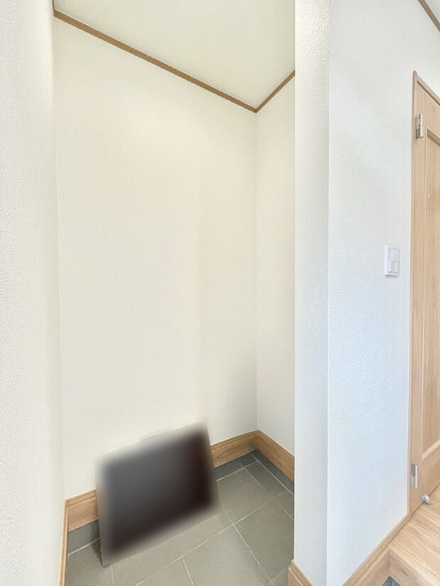 収納力あるシューズクロークの活用で玄関廻りはいつでもスッキリ