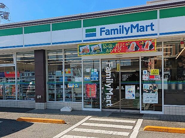 コンビニ 300m ファミリーマート足立鹿浜店