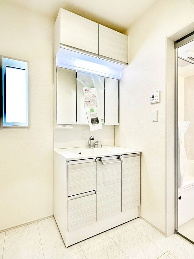 収納力と機能性に優れた洗面化粧台