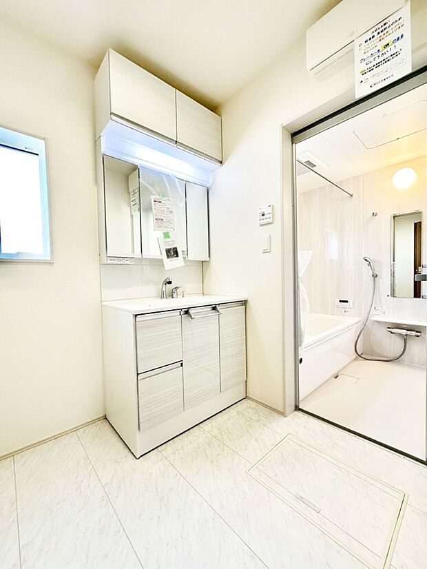 清潔感のある快適空間です。毎日の身支度も気持ち良くお使い頂けます。 