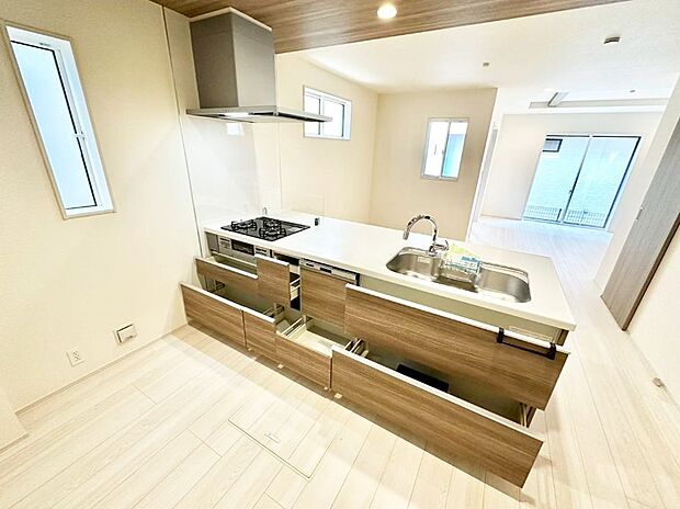 使いやすさを優先したスライド式収納タイプ!