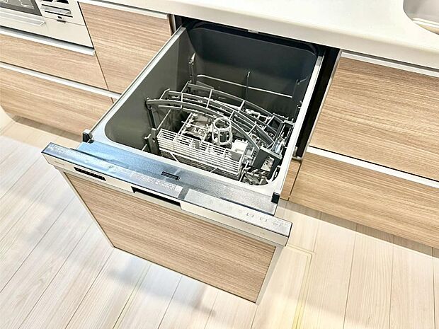 面倒なお片づけは食洗機にお任せ！家事の負担が減って、時間にも気持ちにもゆとりができます。