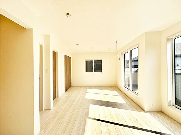 ライフスタイルに合わせて2部屋として利用できる広々とした洋室。