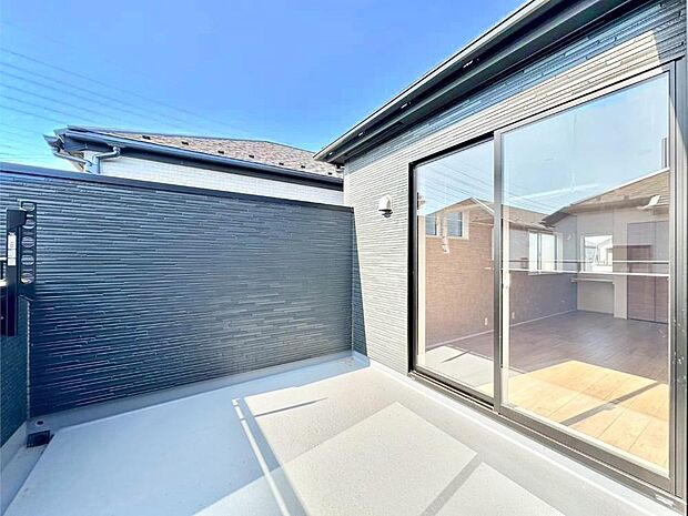 ゆったりバルコニーだから沢山お洗濯ものを干せます。