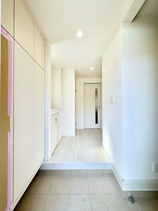 明るい玄関はお客様をお出迎えするのにぴったりです!