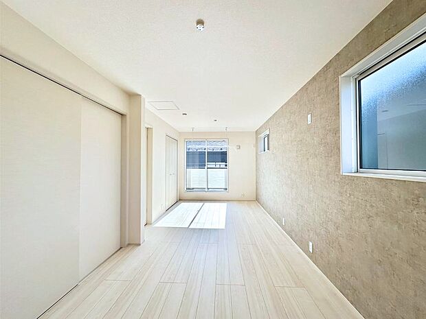 明るいバルコニーサイドに洋室を設置。目覚めの良い寝室に。