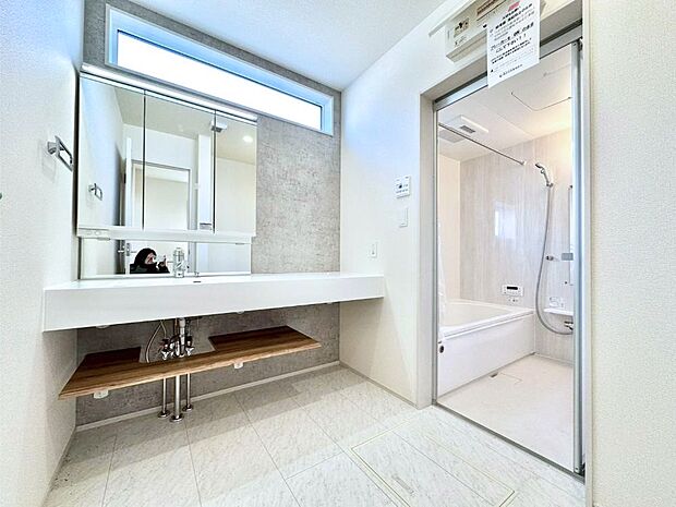 清潔感のある快適空間です。毎日の身支度も気持ち良くお使い頂けます。