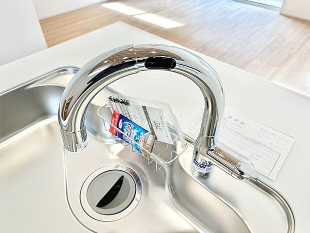 いつでも清潔なおいしいお水を。一つの水栓で水道水と浄水を使い分け。