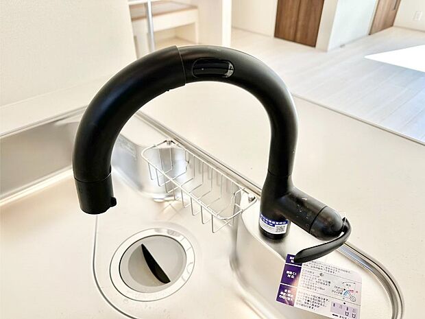 いつでも清潔なおいしいお水を。一つの水栓で水道水と浄水を使い分け。