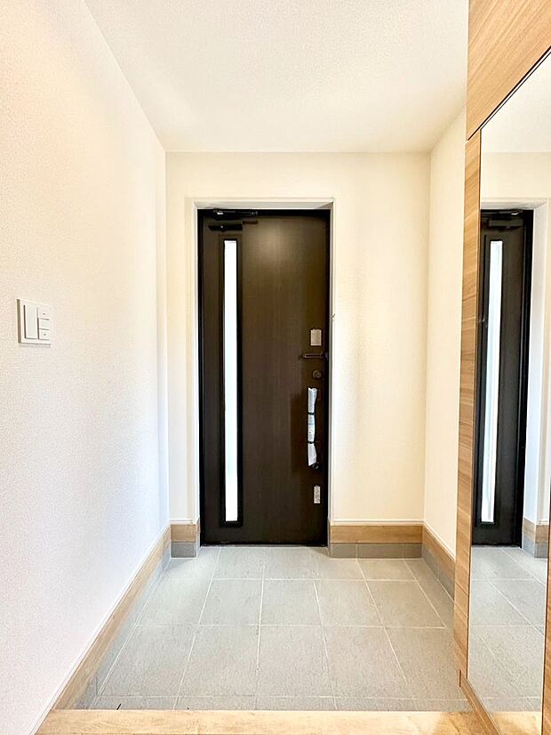 明るい玄関はお客様をお出迎えするのにぴったりです!