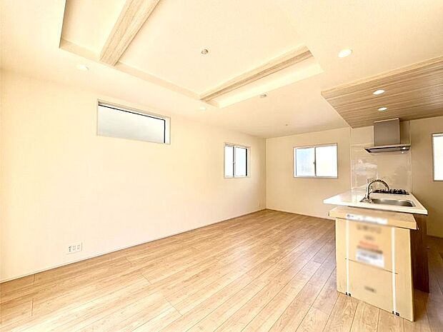 落ち着いた雰囲気のLDKは家族みんなの快適空間