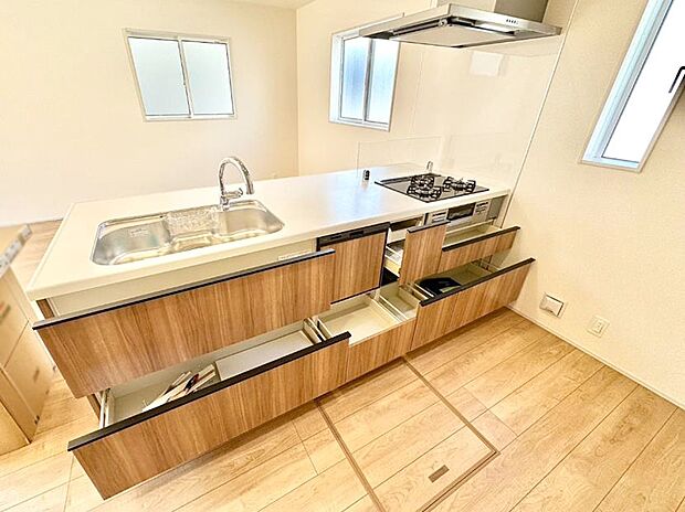 使いやすさを優先したスライド式収納タイプ!