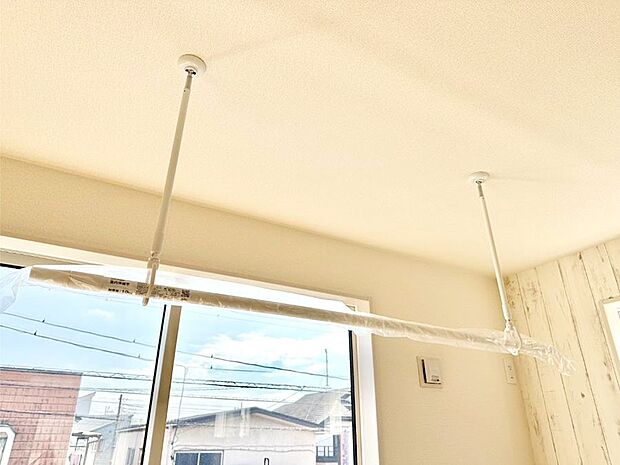 室内物干しポール。梅雨や花粉の時期に大活躍します。