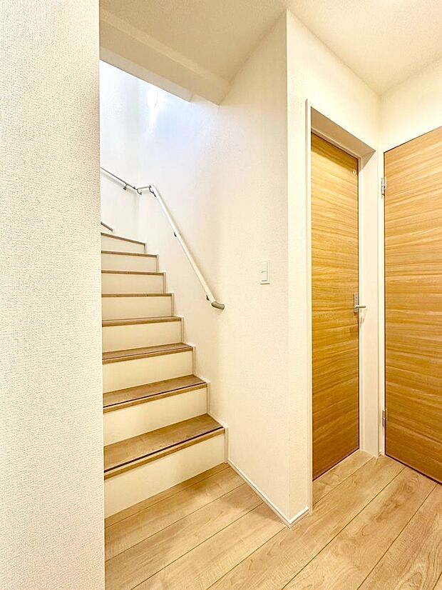 安全性を考慮し階段には手すりを設置しています