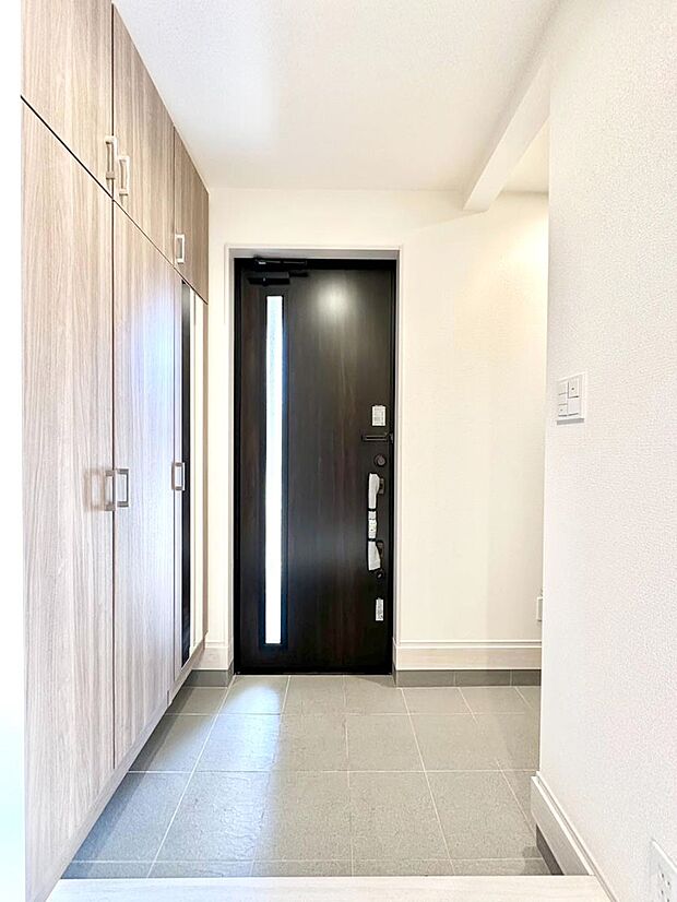 明るい玄関はお客様をお出迎えするのにぴったりです!