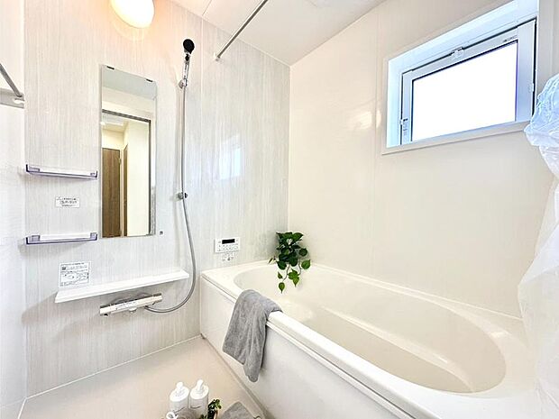 落ち着いた雰囲気でゆっくりお寛ぎいただけるバスルーム