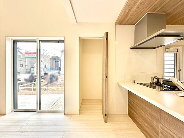 リビング収納。ここに収納があると物が集まるLDKがスッキリ片付きそうですね。