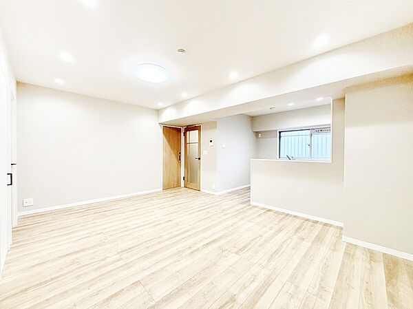 家族の笑顔が自然と生まれてくる、そんな雰囲気のダイニングに仕上がっています。