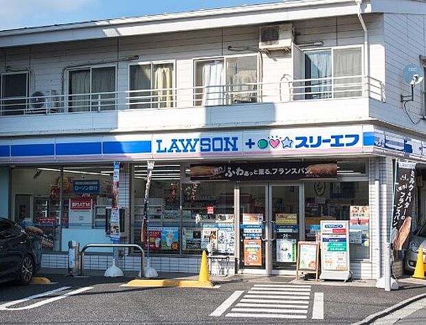 コンビニ 200m ローソン・スリーエフ 前野町一丁目店