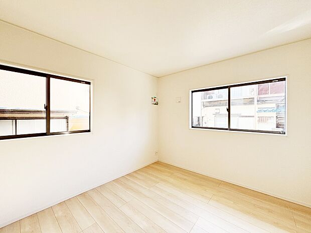 たっぷりの陽光と風を感じられるリビング