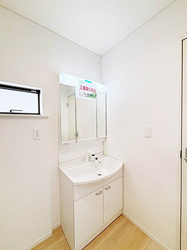 収納力と機能性に優れた洗面化粧台