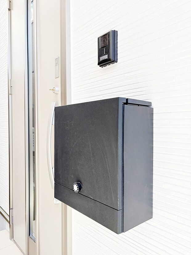 シンプルなデザインのポスト