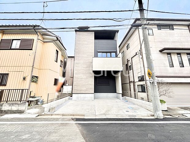 開放感溢れる広々リビングで家族団らんが楽しめるマイホーム！