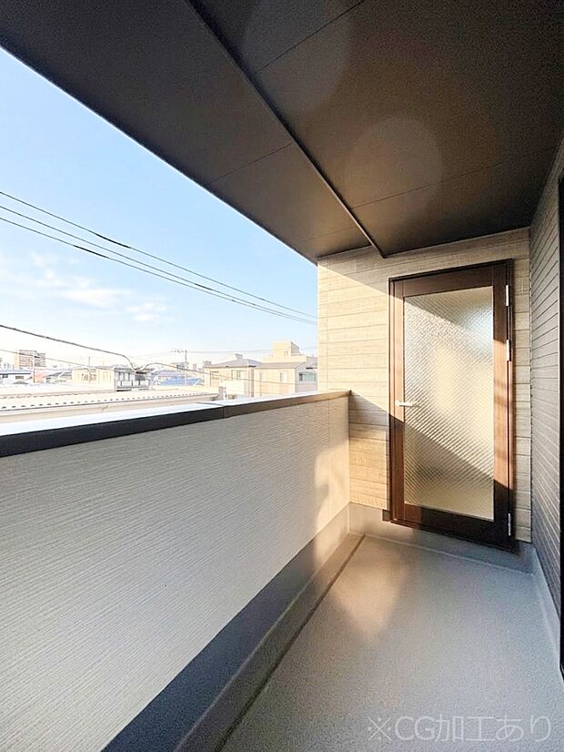 お仕事中やお出掛け中の急な雨も安心。インナー付バルコニー！