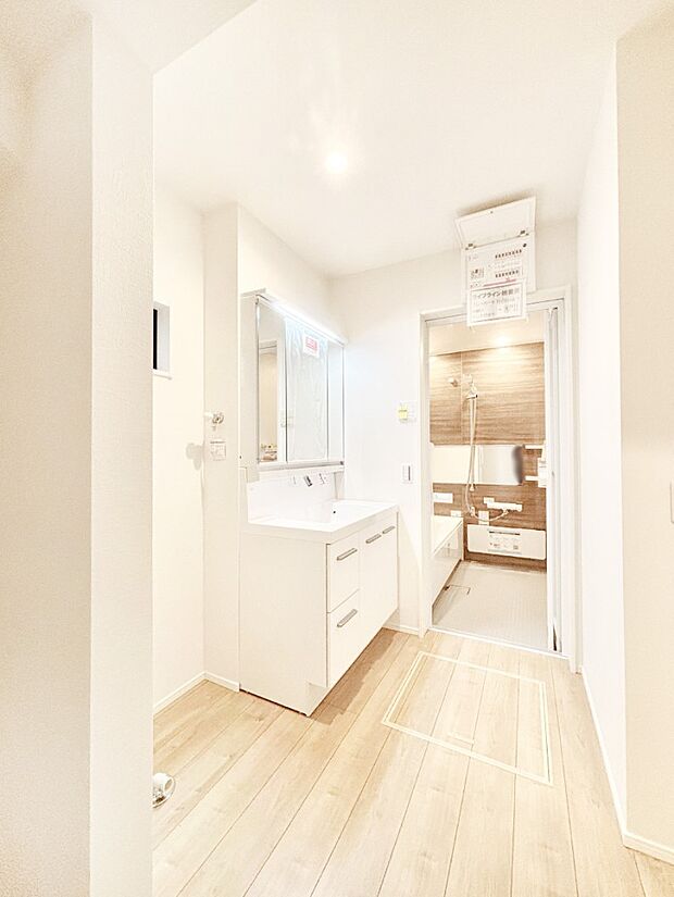 清潔感のある快適空間です。毎日の身支度も気持ち良くお使い頂けます。 