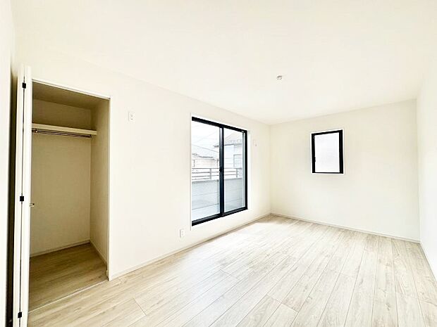 ウォークインクローゼットがあるお部屋!季節ごとの入れ替えも不要で便利です。