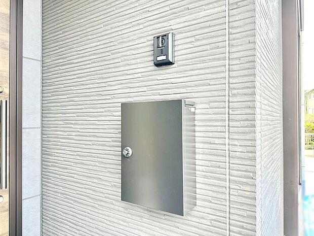 シンプルデザインのポスト。