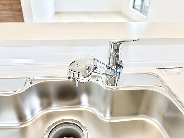 いつでも清潔なおいしいお水を。一つの水栓で水道水と浄水を使い分け。