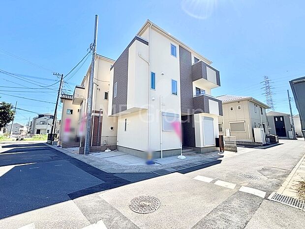角地なので日当たりも良く、お家が堂々として見えます。
