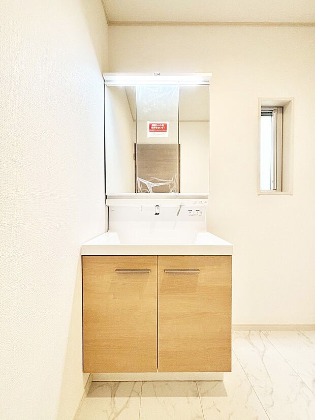 収納力と機能性に優れた洗面化粧台