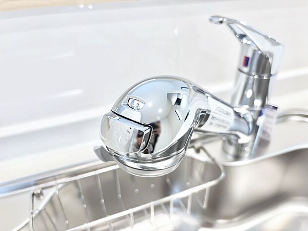 いつでも清潔なおいしいお水を。一つの水栓で水道水と浄水を使い分け。