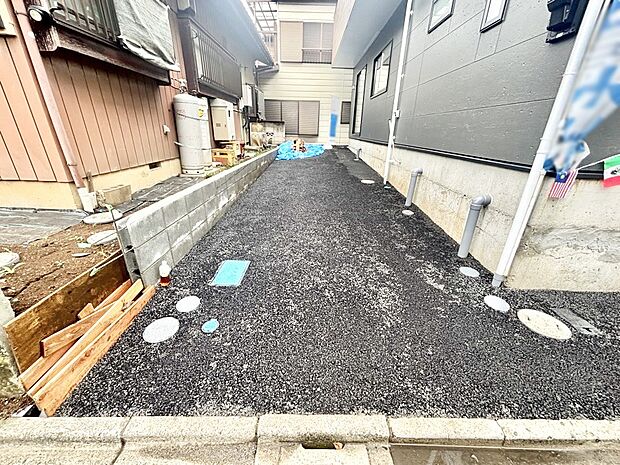 駐車2台可能!急なお客様の駐車に。また、ご家族の自転車スペースとしても大活躍。