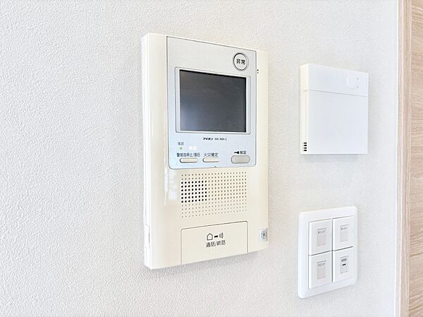 訪問者が一目でわかる安心のＴＶモニター付きインターホン。