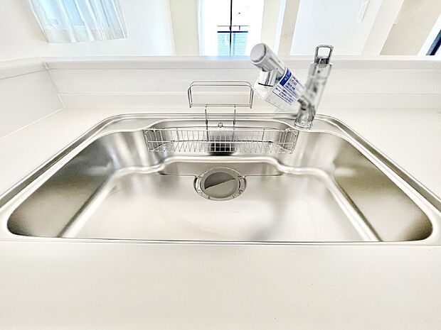 広々としたシンクでお料理やお皿洗いもラクラク快適に!