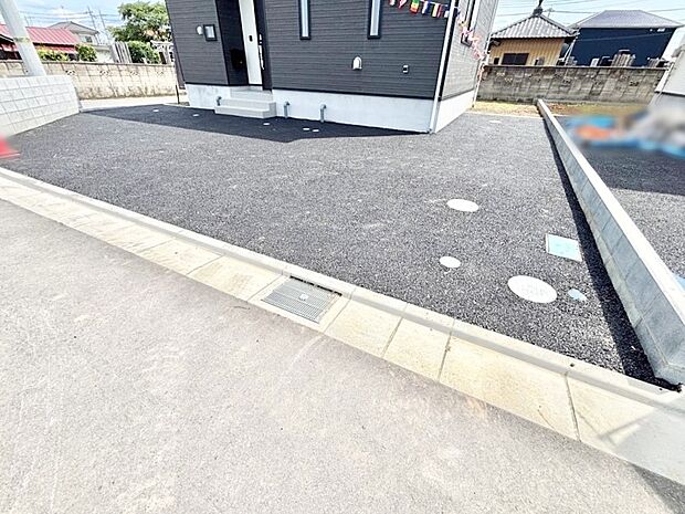 目の前が駐車場だと雨の日も大量にお買い物をした時も便利ですね