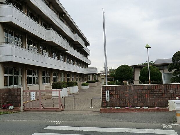 中学校 1900m 芳野中学校