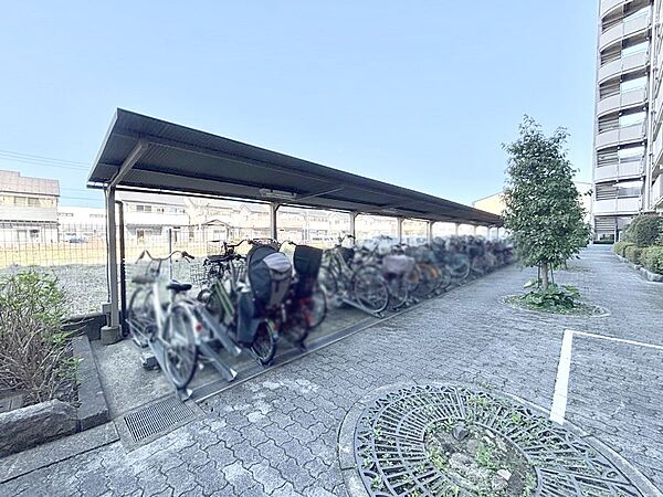 駐輪場は屋根付き