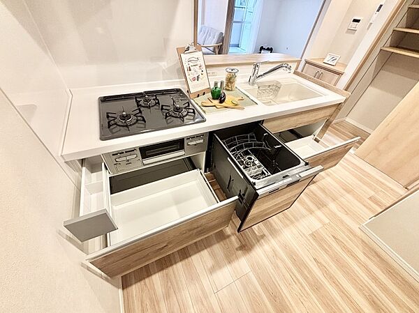 使いやすさを優先したスライド式収納タイプ！