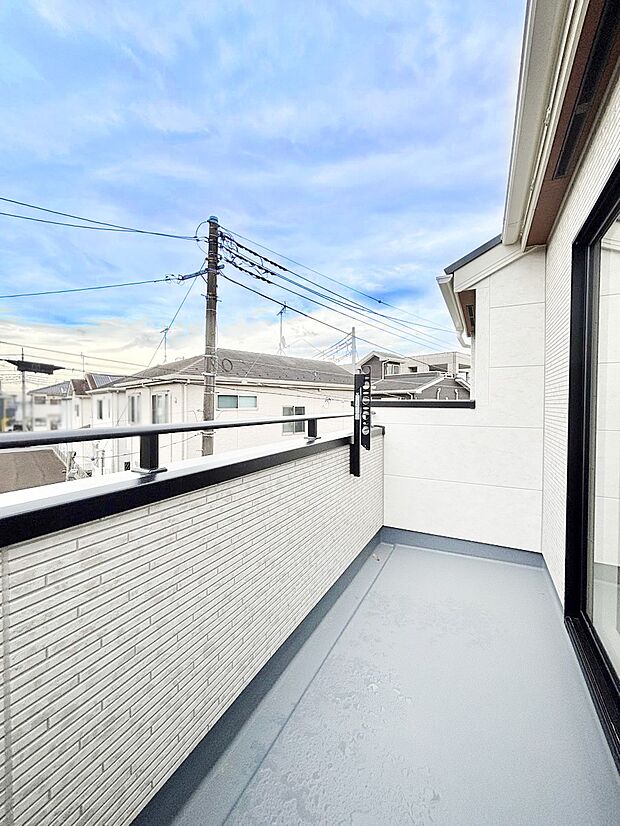 ゆったりバルコニーだから沢山お洗濯ものを干せます。
