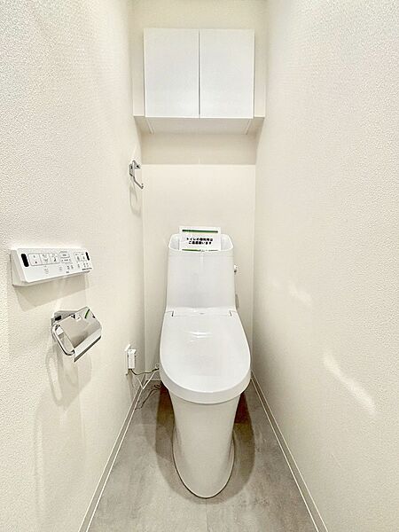 内装「無料オンライン相談」受付中！明るく清潔感のあるトイレです。