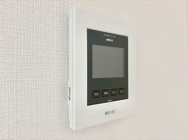 訪問者が一目でわかる安心のＴＶモニター付きインターホン。