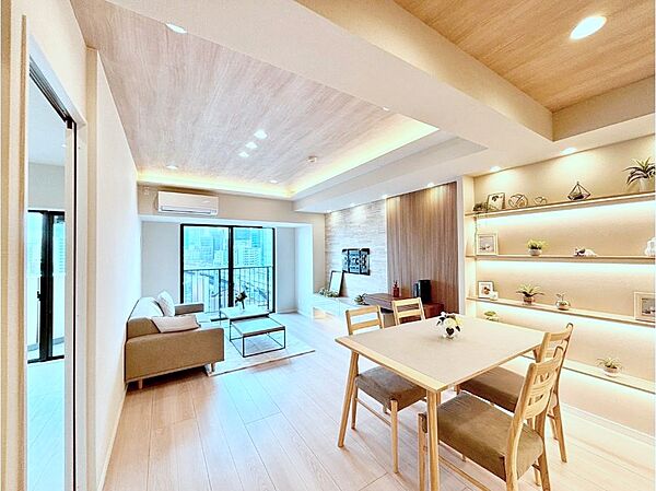 自然光が取り込まれ、家族団らんの場所を明るく演出
