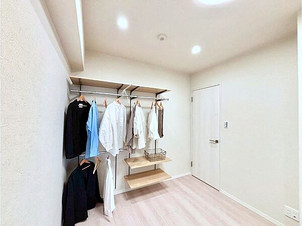 オープンクローゼット付きのお部屋で充実したプライベート時間を過ごせます。