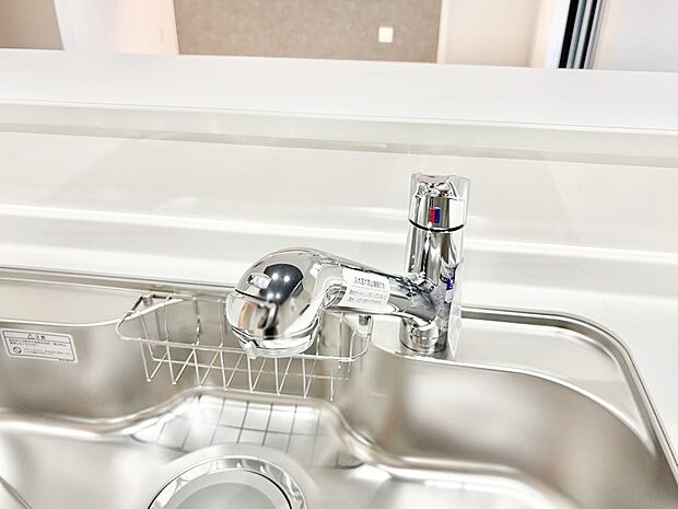 いつでも清潔なおいしいお水を。一つの水栓で水道水と浄水を使い分け。