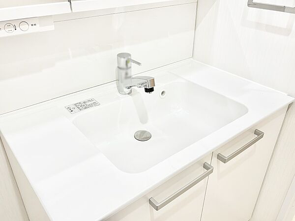 ハンドシャワー付き！使いやすい洗面台。